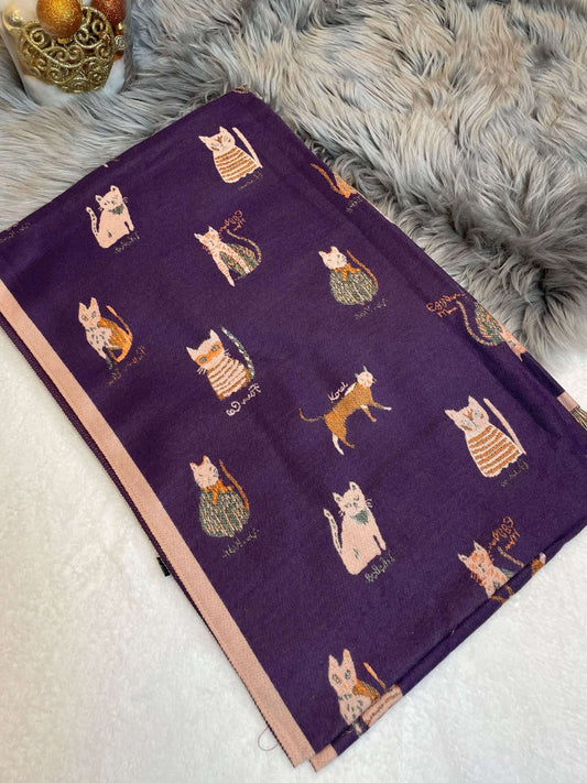 Schal mit kleinen Katzen