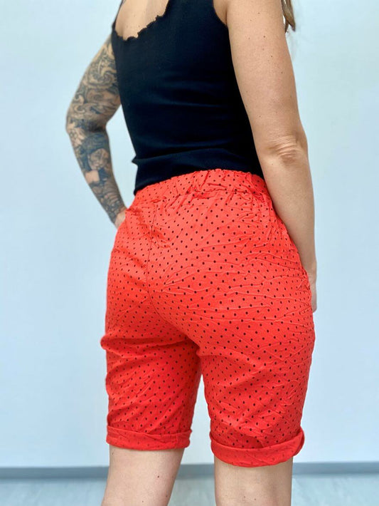 Knielange gepunktete Bermuda-Schlupfhose
