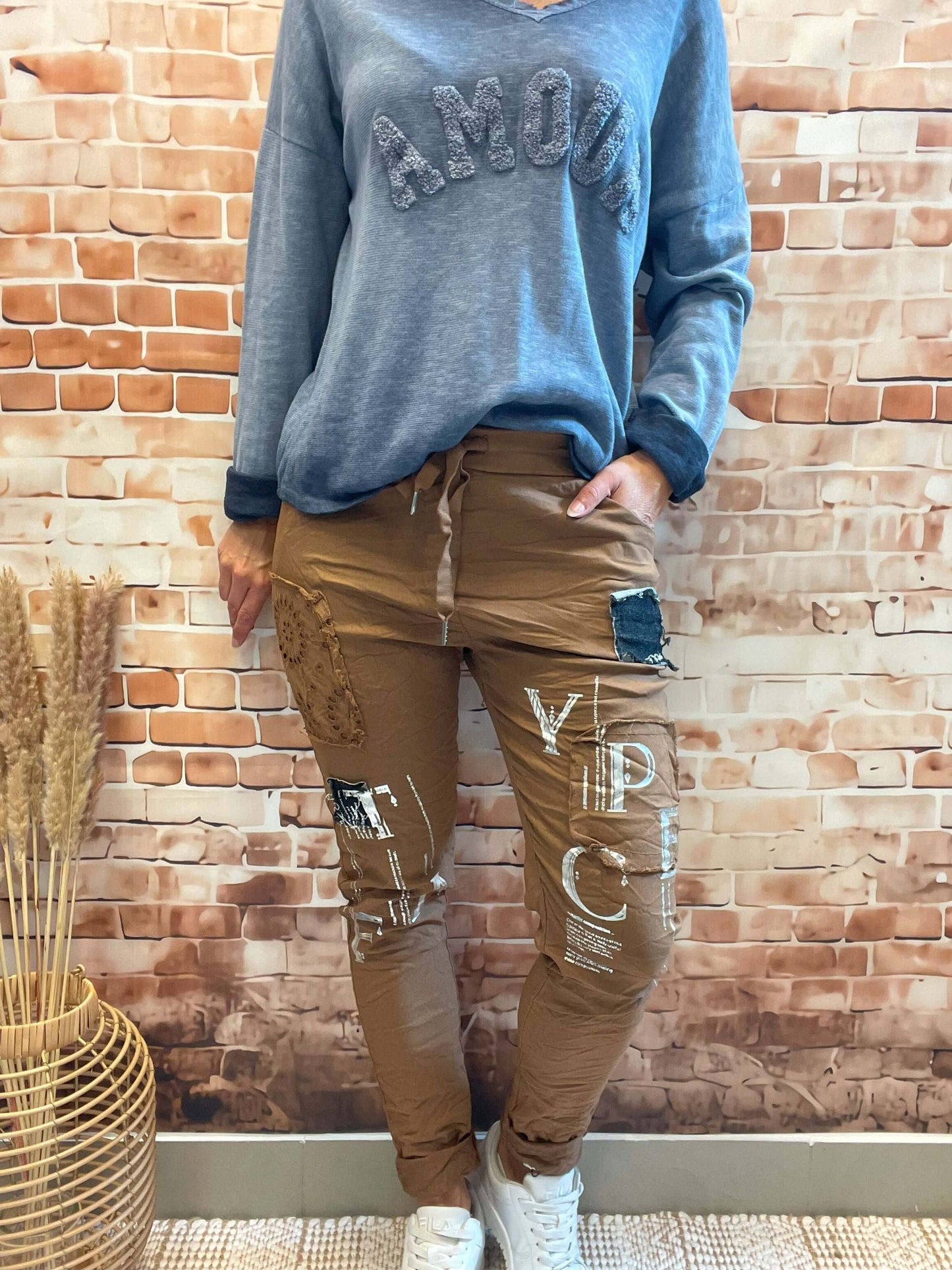 Braune sportliche Schlupfhose
