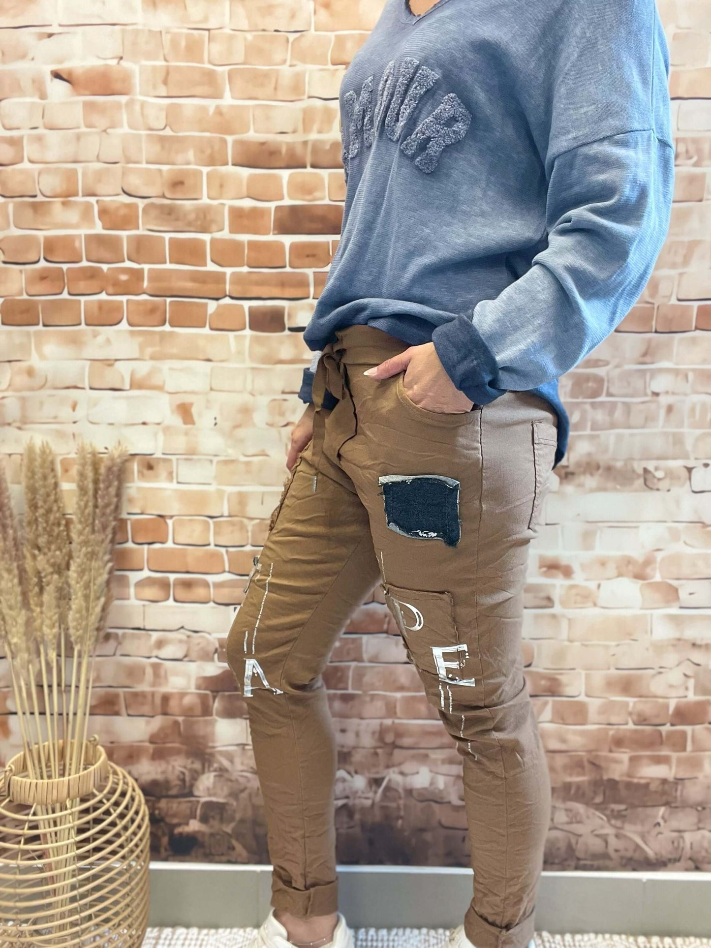 Braune sportliche Schlupfhose