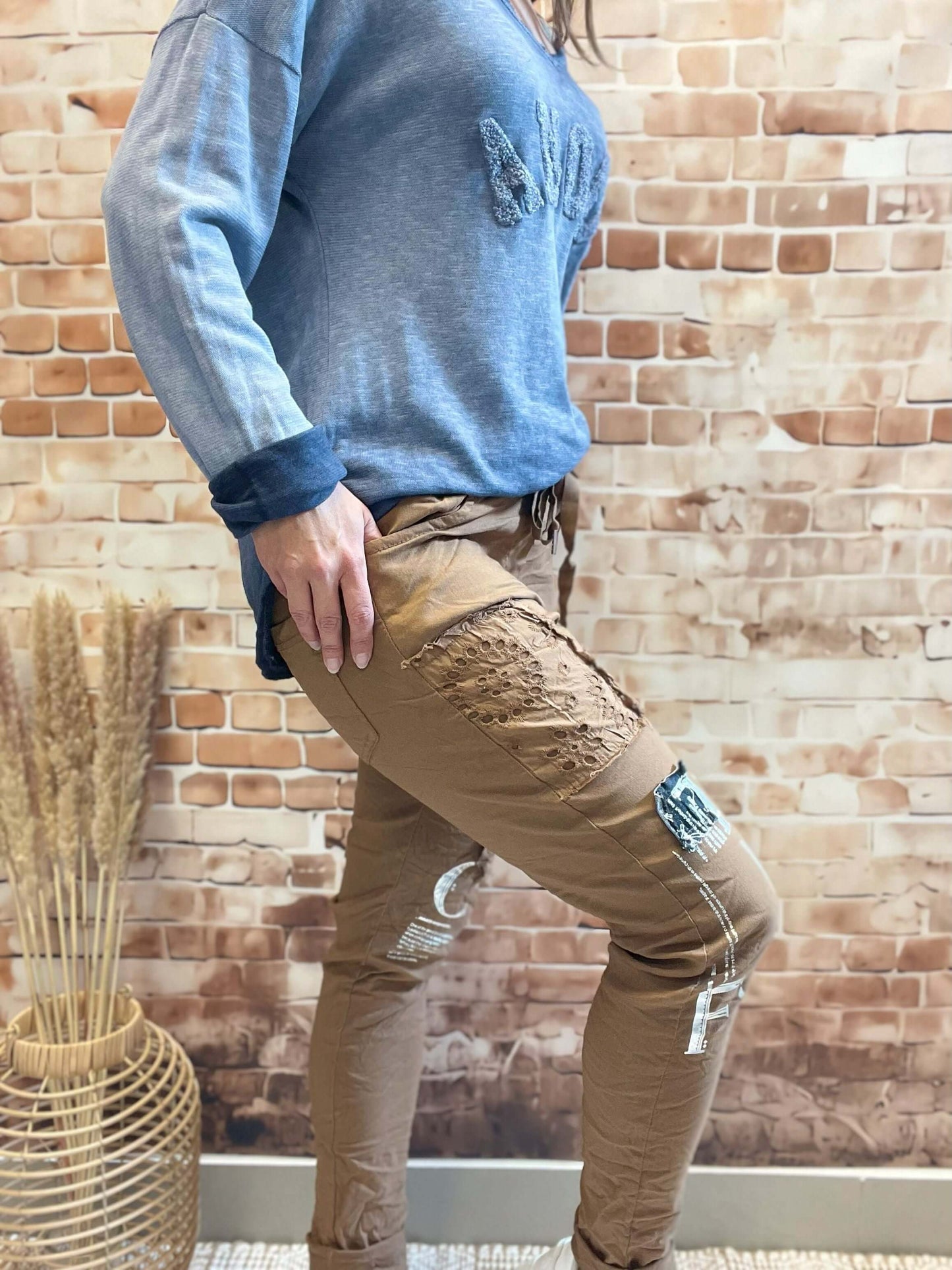 Braune sportliche Schlupfhose