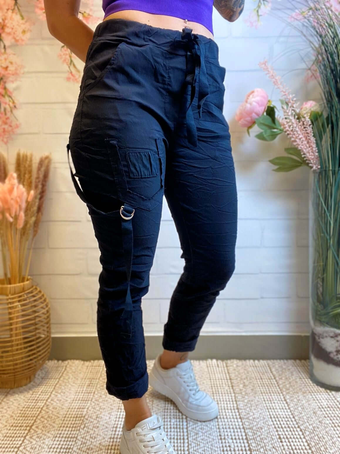 Schwarze Schlupfhose mit seitlichem Band