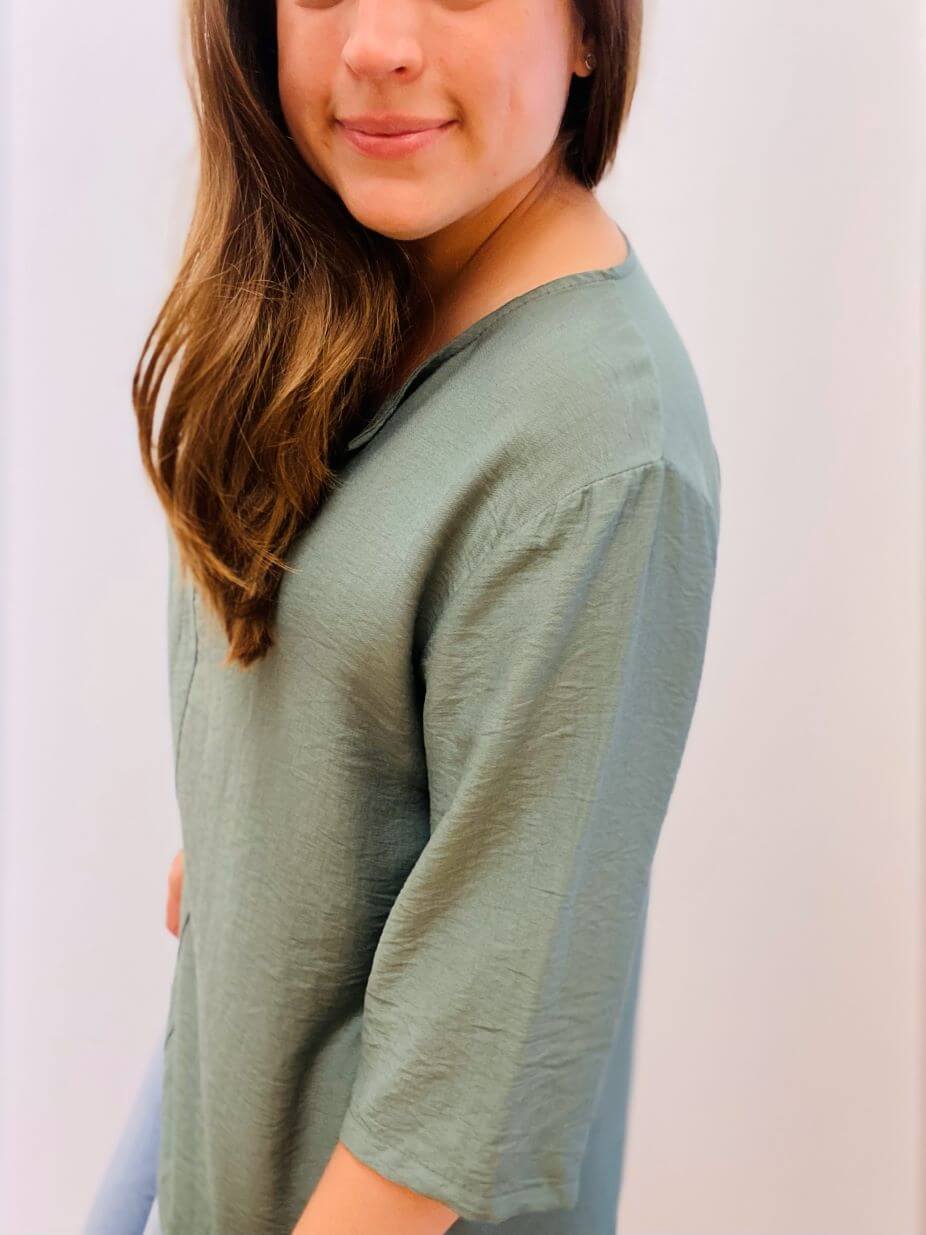 Viskoseshirt mit 3/4-Arm und V-Ausschnitt