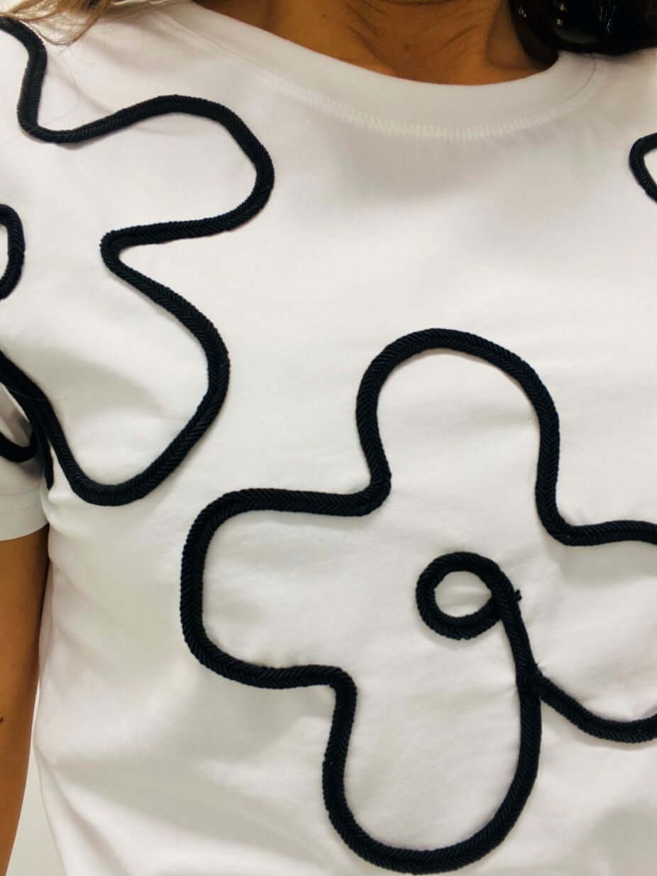 Kurzarmshirt mit Blumenmotiv