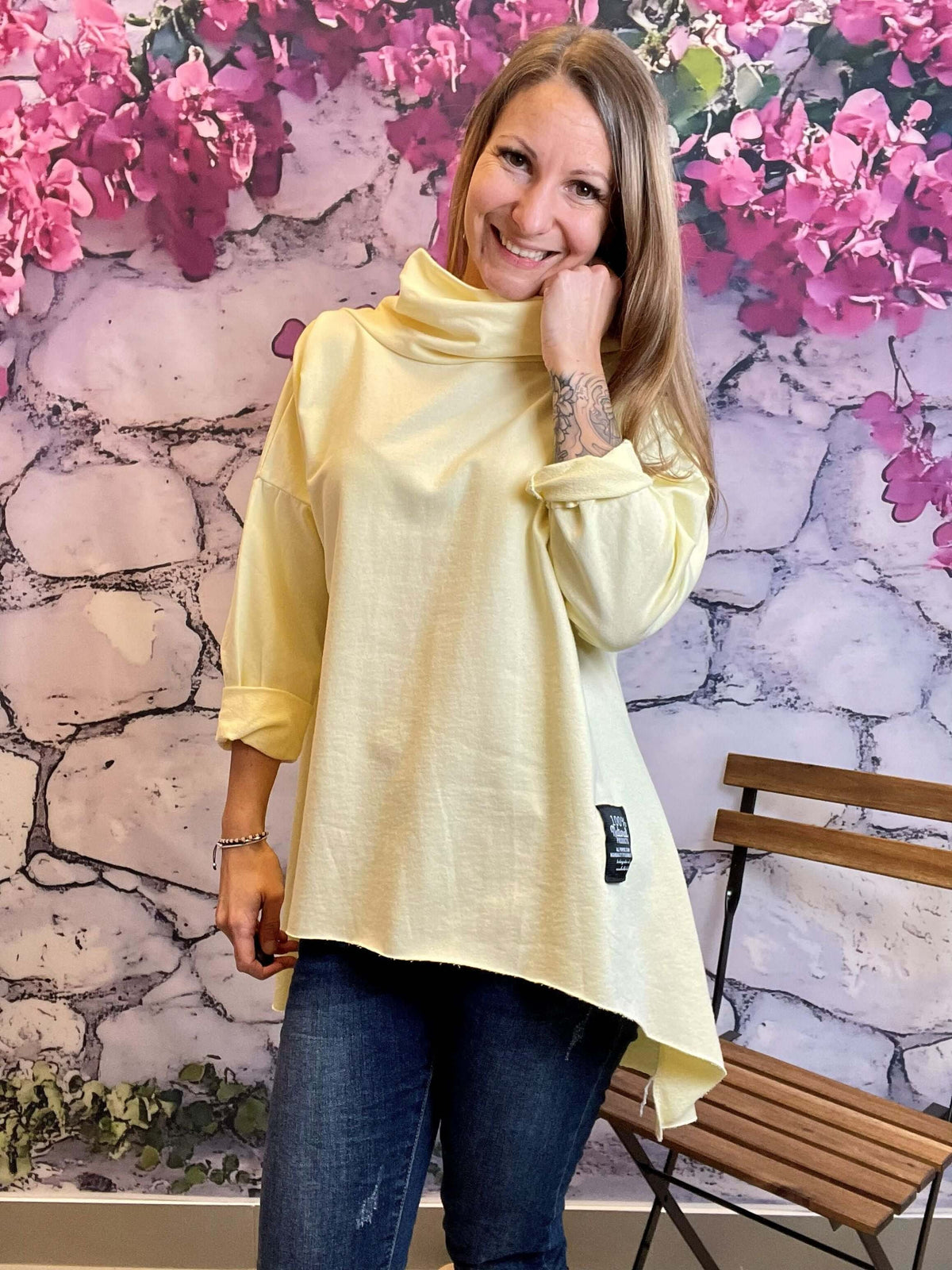 Weiteres Langarmshirt mit Schalkragen
