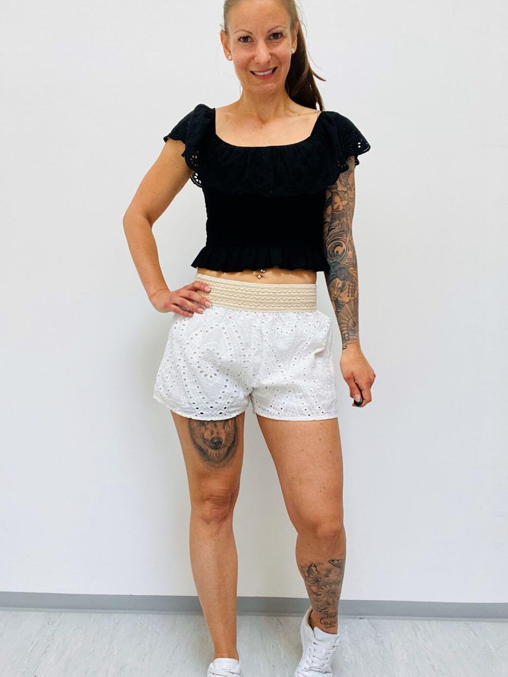 Shorts mit Lochstickerei und Gummibund