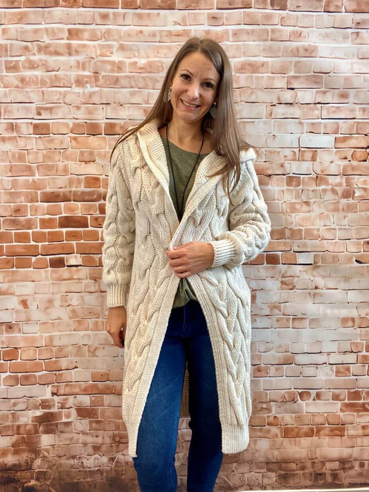 Kuschelige lange Strickweste mit Kapuze