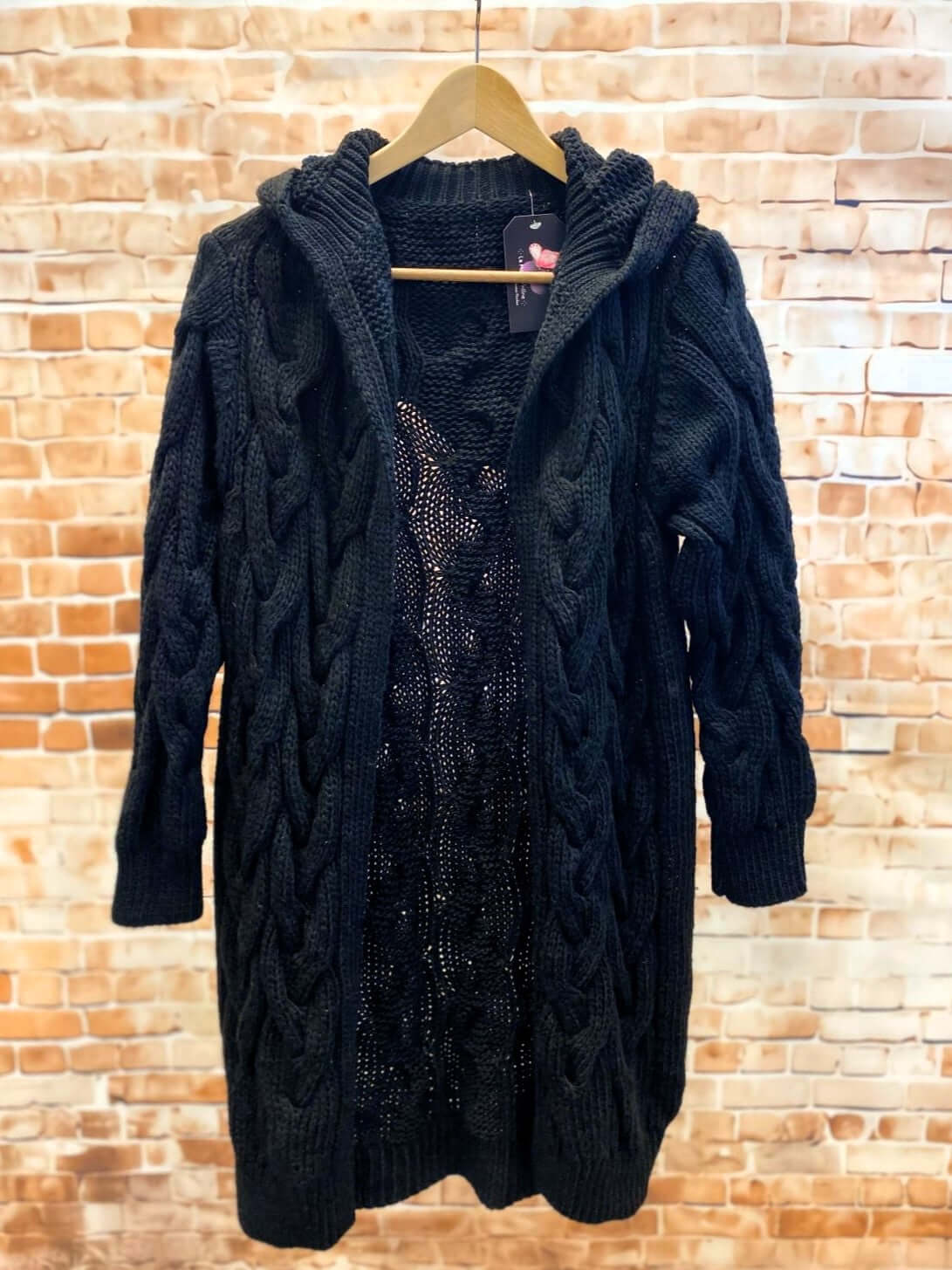 Kuschelige lange Strickweste mit Kapuze