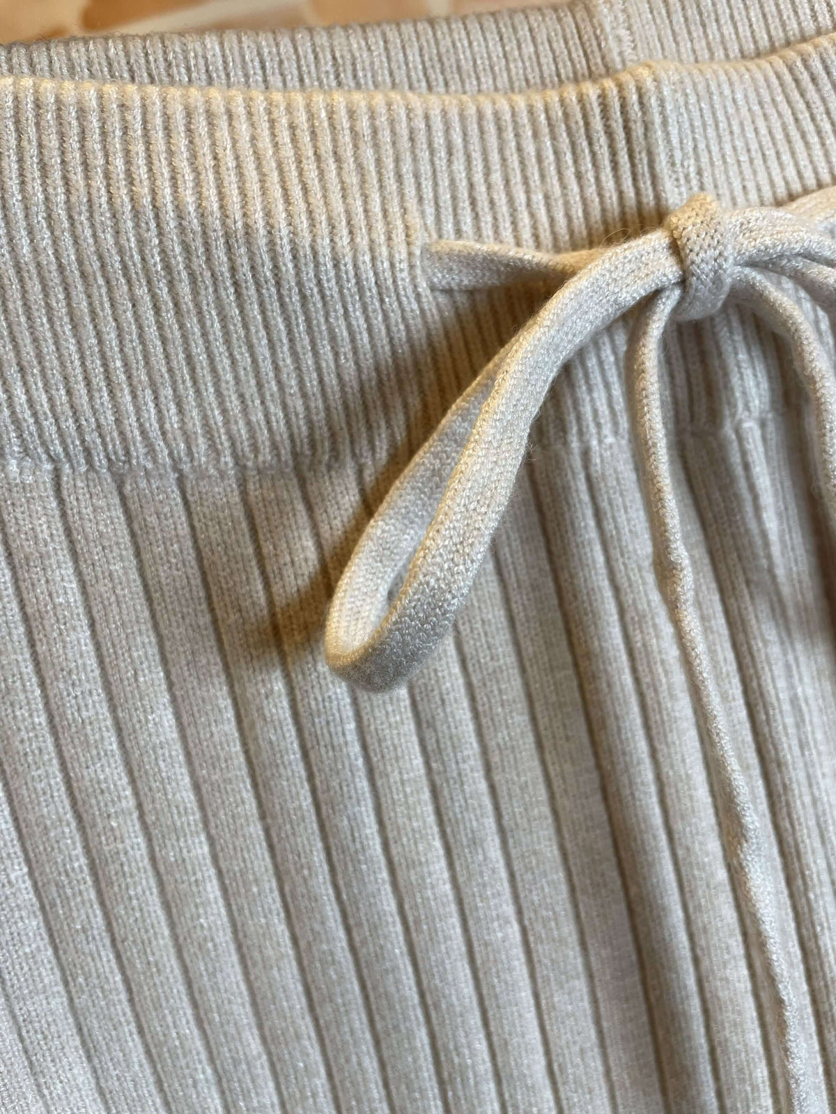 Ausgestellte Strickhose mit Gummibund