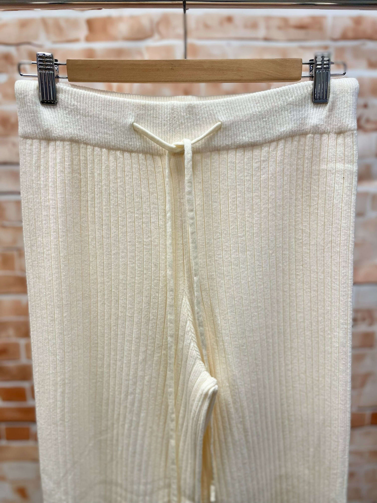 Ausgestellte Strickhose mit Gummibund