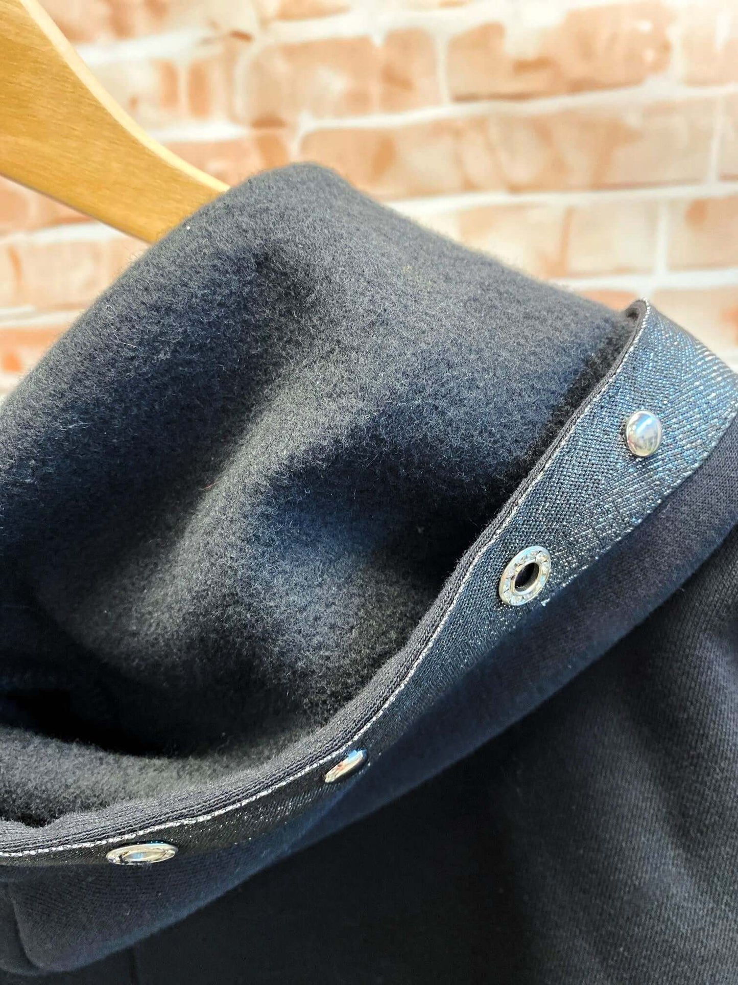 Schwarzer gefütterter Sweater Hoodie