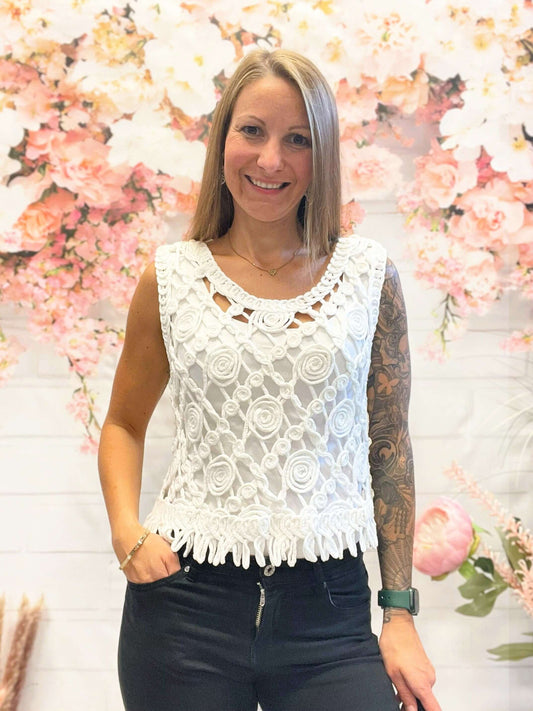 Kurzes Häkeltop mit Fransen