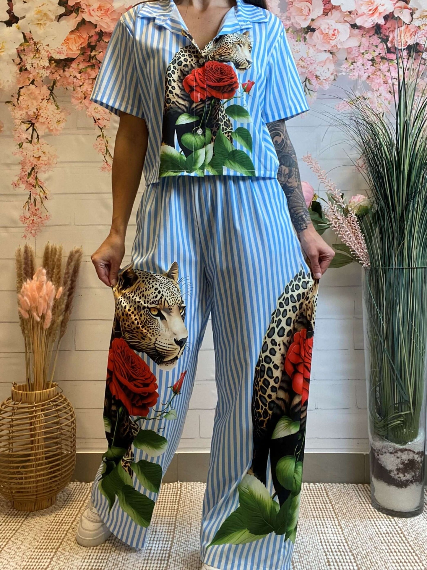 Gestreifter Zweiteiler mit Leopard