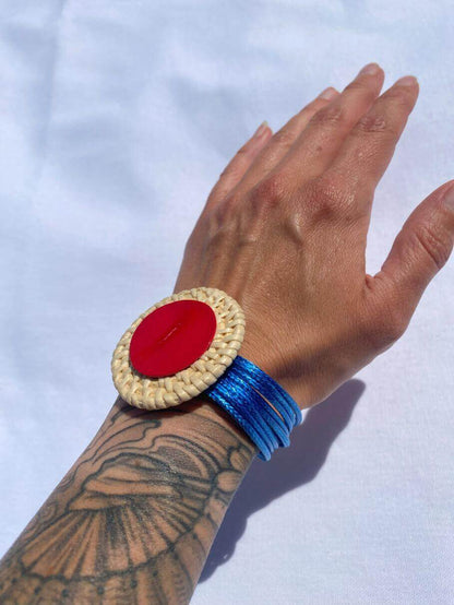 Blaues Armband mit rundem Anhänger