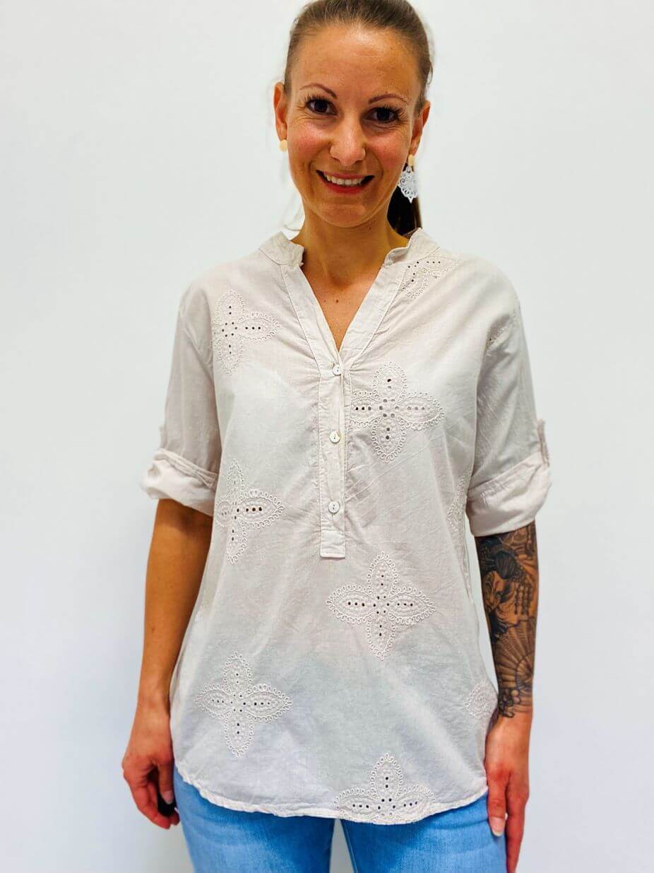 Bluse aus Baumwolle mit Lochstickerei