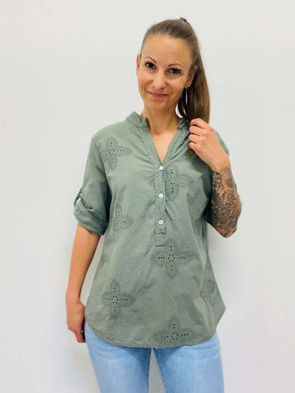 Bluse aus Baumwolle mit Lochstickerei