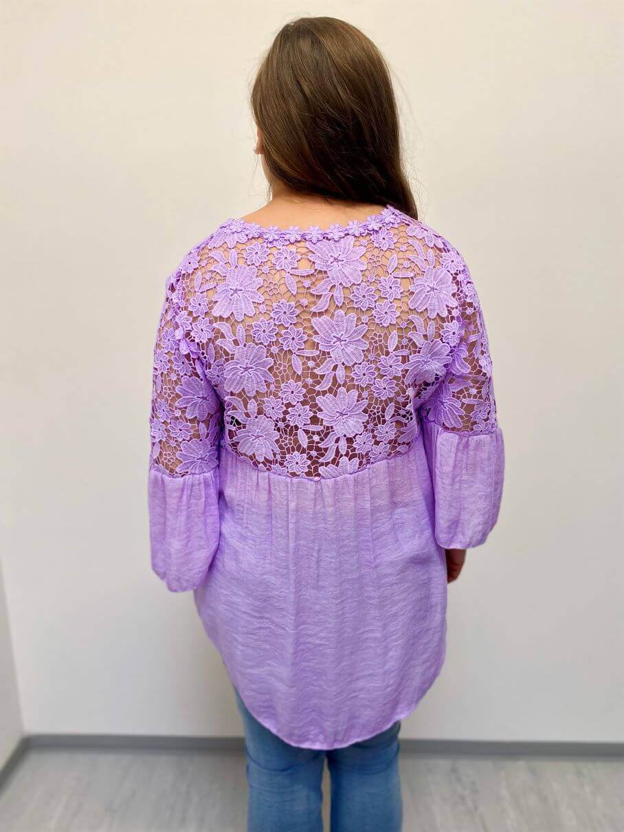 Bluse mit Spitzeneinsatz und Rüschenärmeln