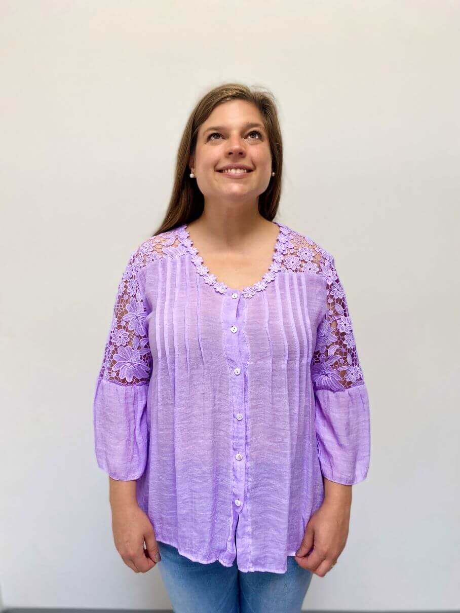 Bluse mit Spitzeneinsatz und Rüschenärmeln