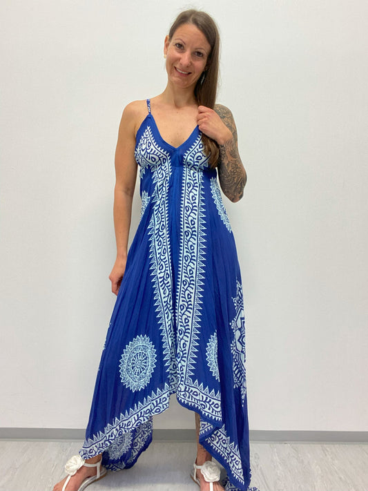 Dünnes langes asymmetrisches Kleid mit Spaghettiträgern
