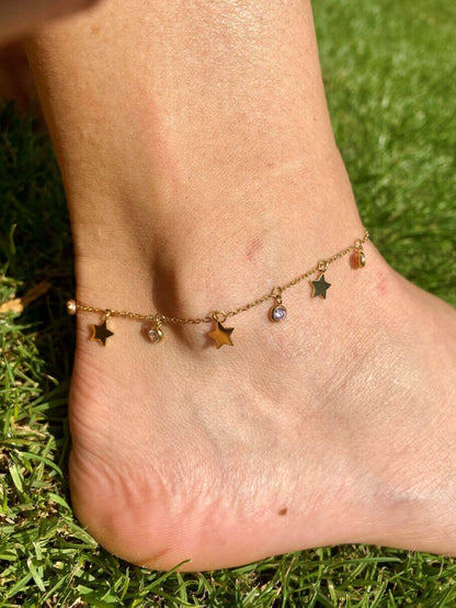 Goldenes Fußkettchen mit Sternchen