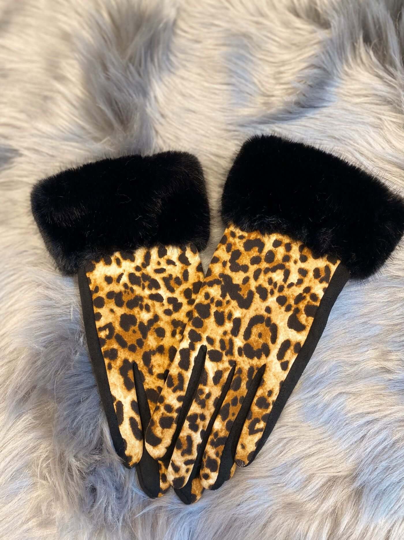 Dünne Plüsch Handschuhe im Leoprint