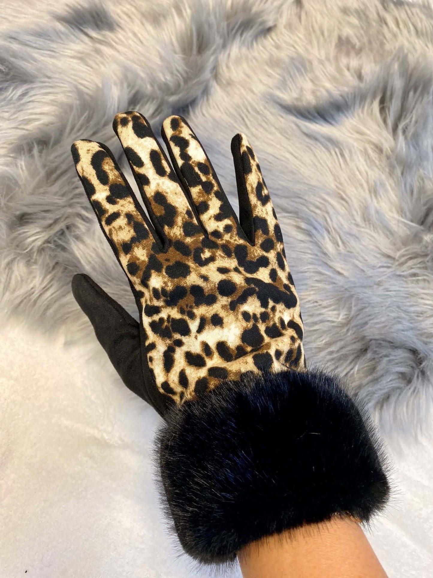 Dünne Plüsch Handschuhe im Leoprint