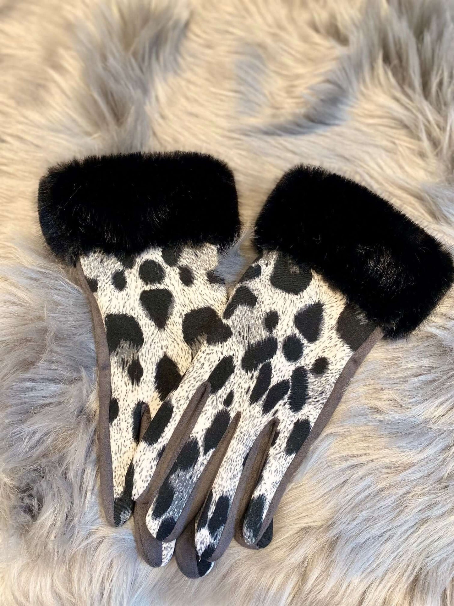 Dünne Plüsch Handschuhe im Leoprint