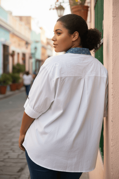 Weiße Baumwoll-Hemdbluse mit Jeansdetails