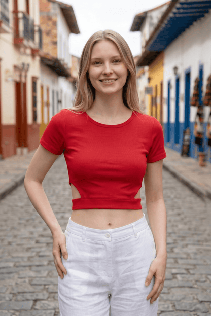 Kurzarm Crop-Top mit seitlichem Cut-Out