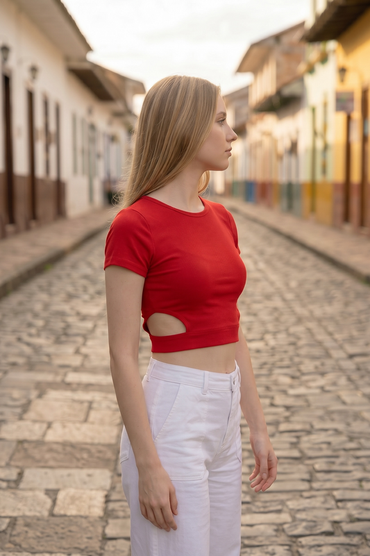 Kurzarm Crop-Top mit seitlichem Cut-Out