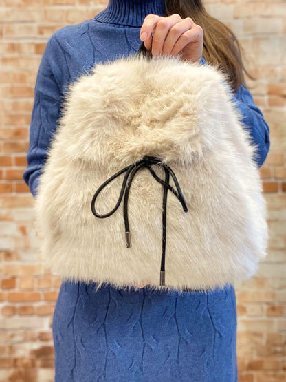 Weicher Fellrucksack mit Magnetverschluss