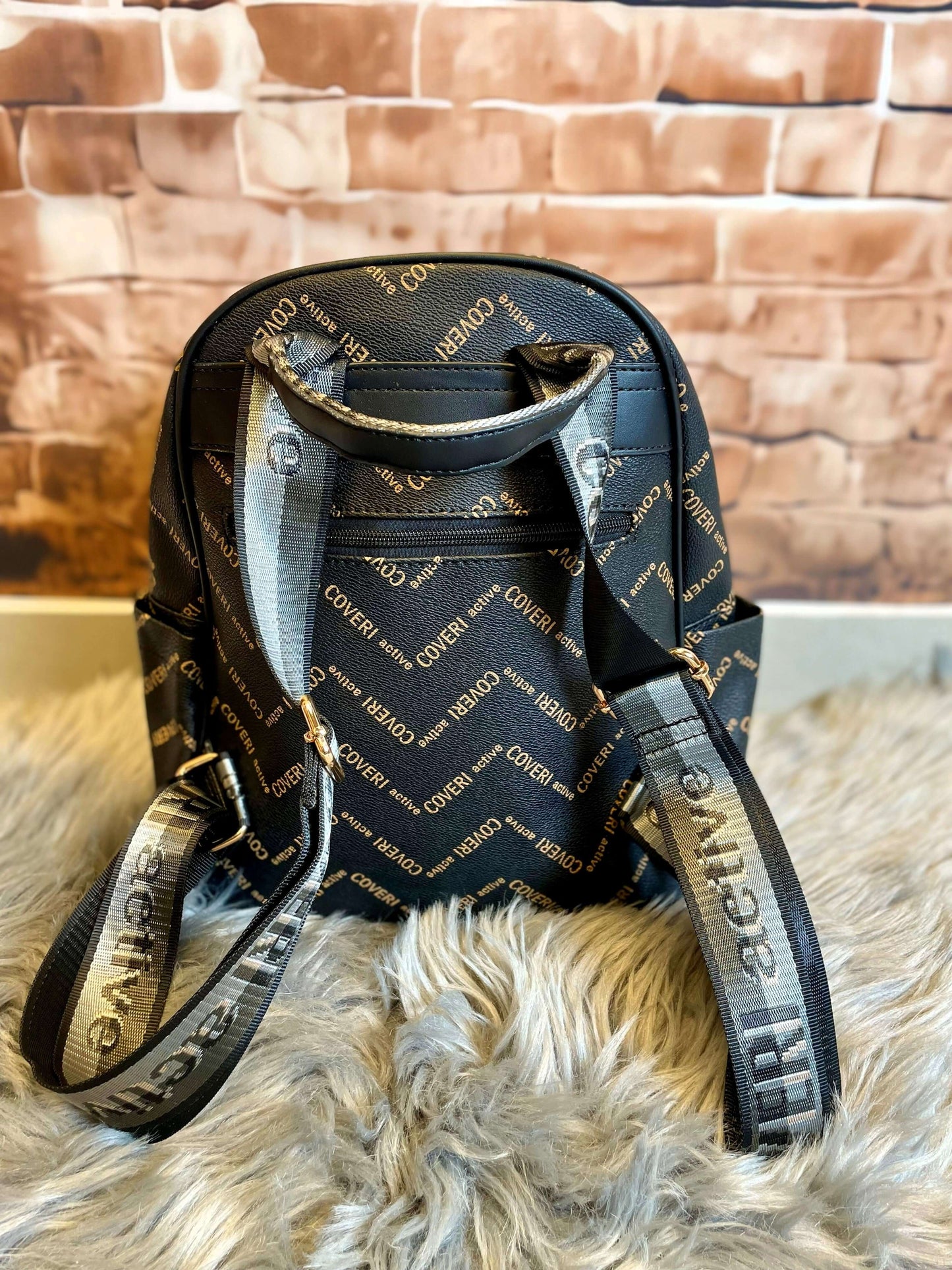 Schwarzer Damen-Rucksack mit Schriftzug (Enrico Coveri Active)