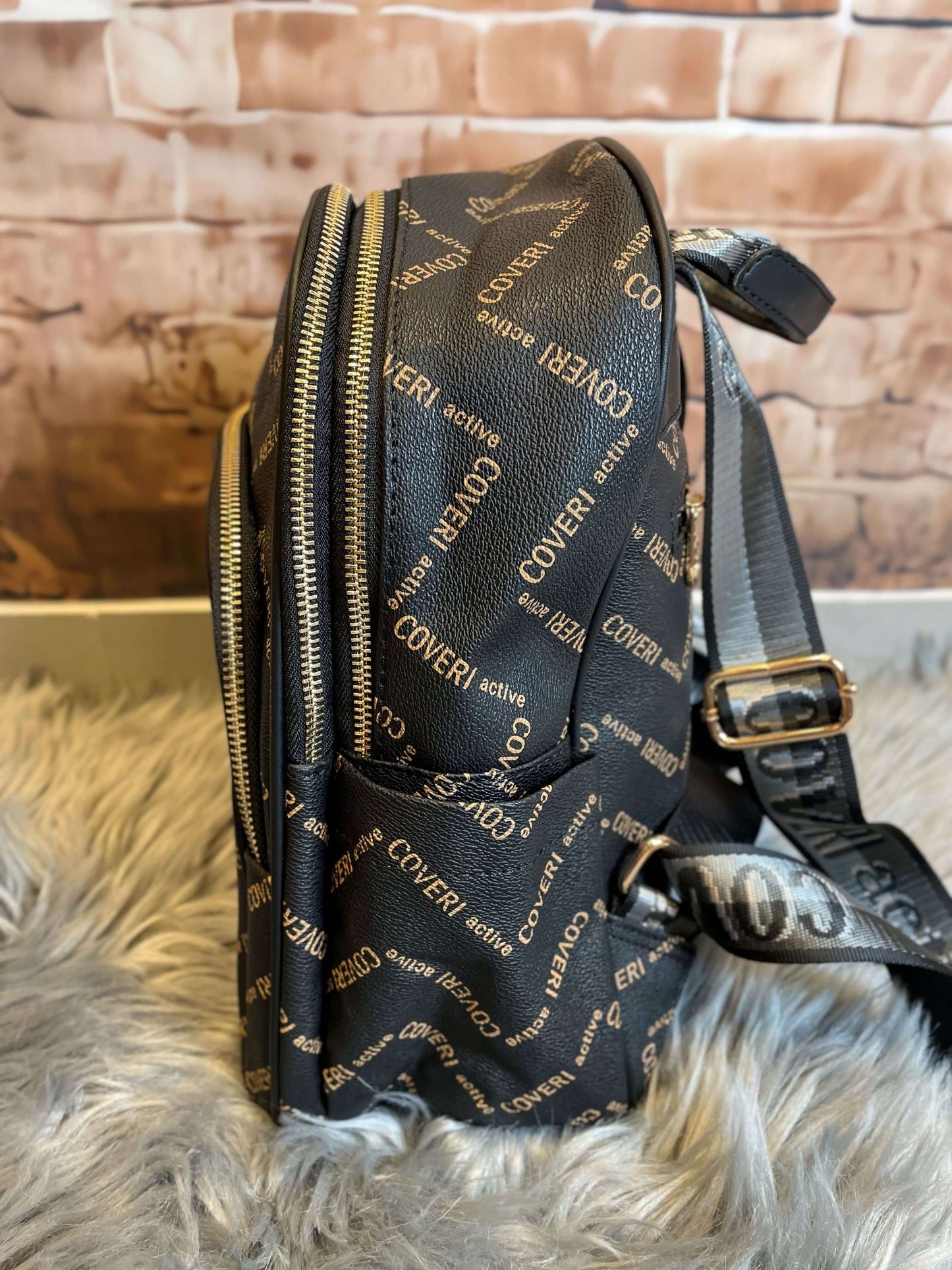 Schwarzer Damen-Rucksack mit Schriftzug (Enrico Coveri Active)
