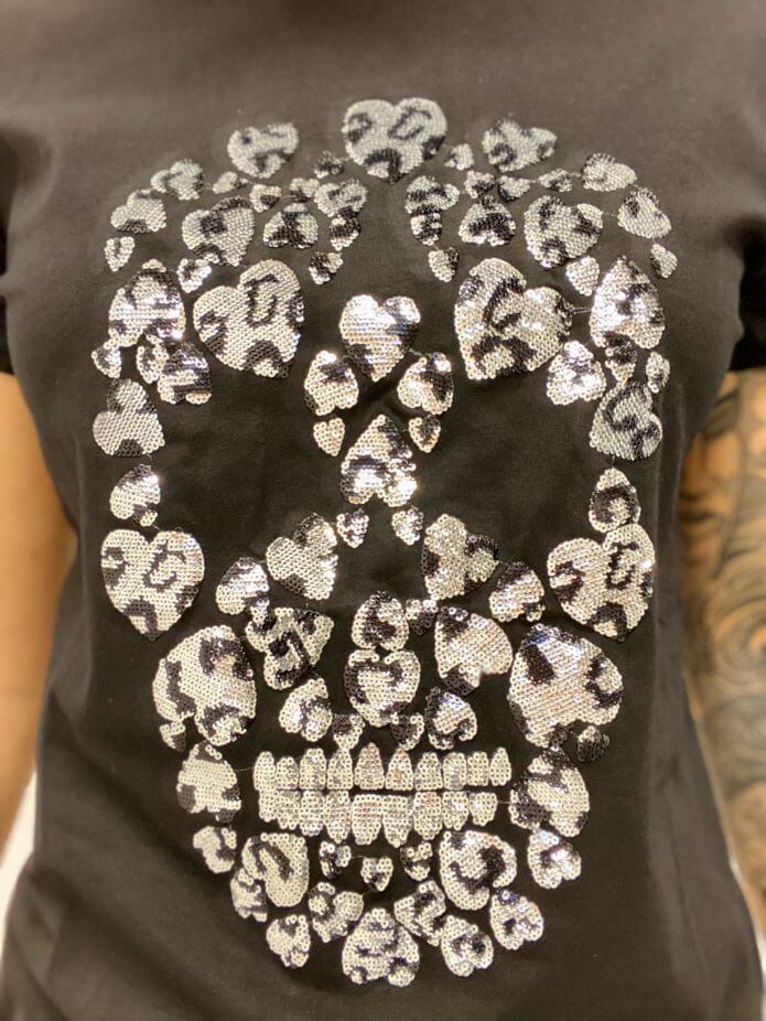 Kurzarmshirt mit Silber Totenkopfmotiv