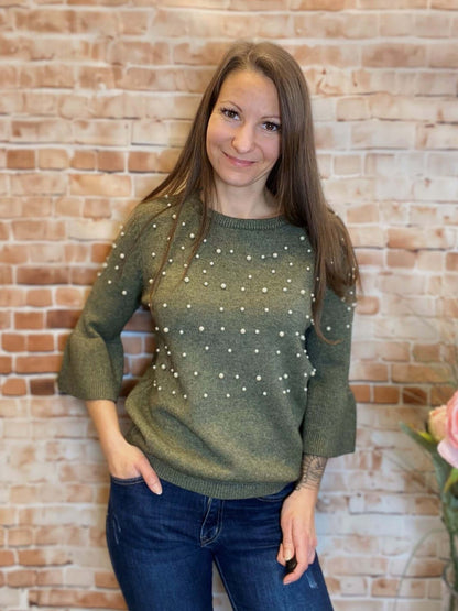 Olivgrüner Strickpullover mit Perlen