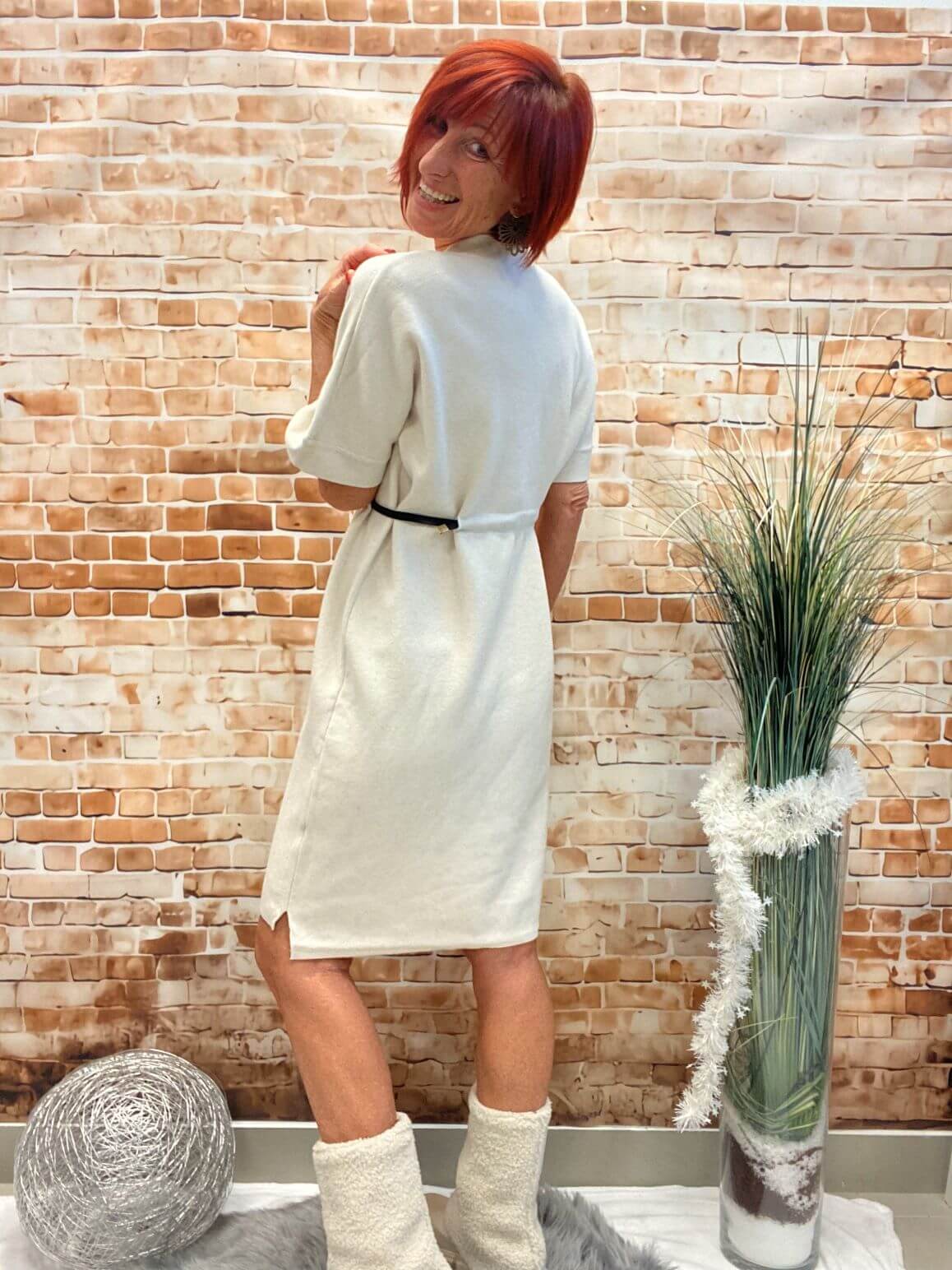 Kurzarm Strickkleid mit Gürtel