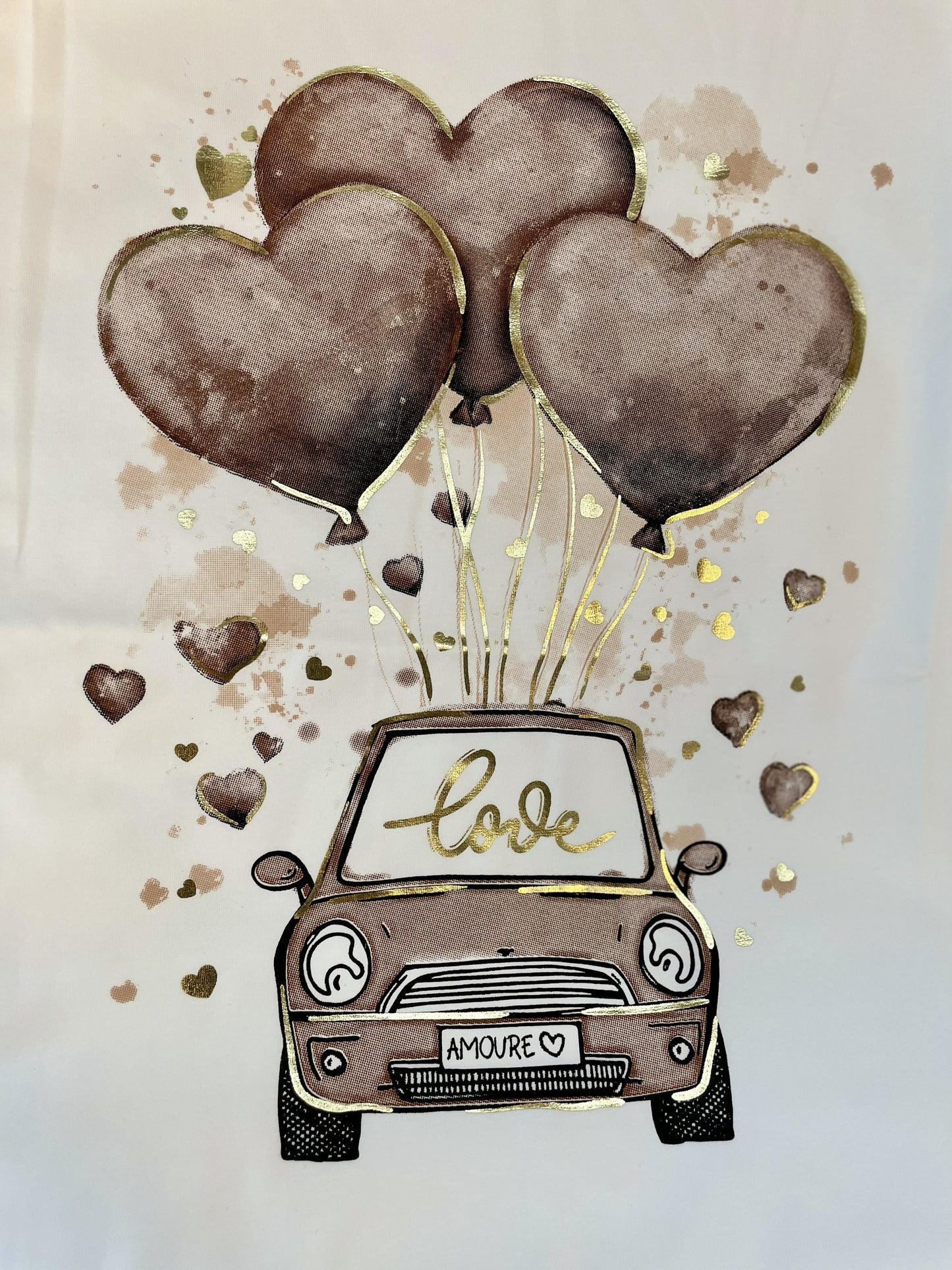Weißes Kurzarmshirt mit Auto-Herzluftballons Motiv