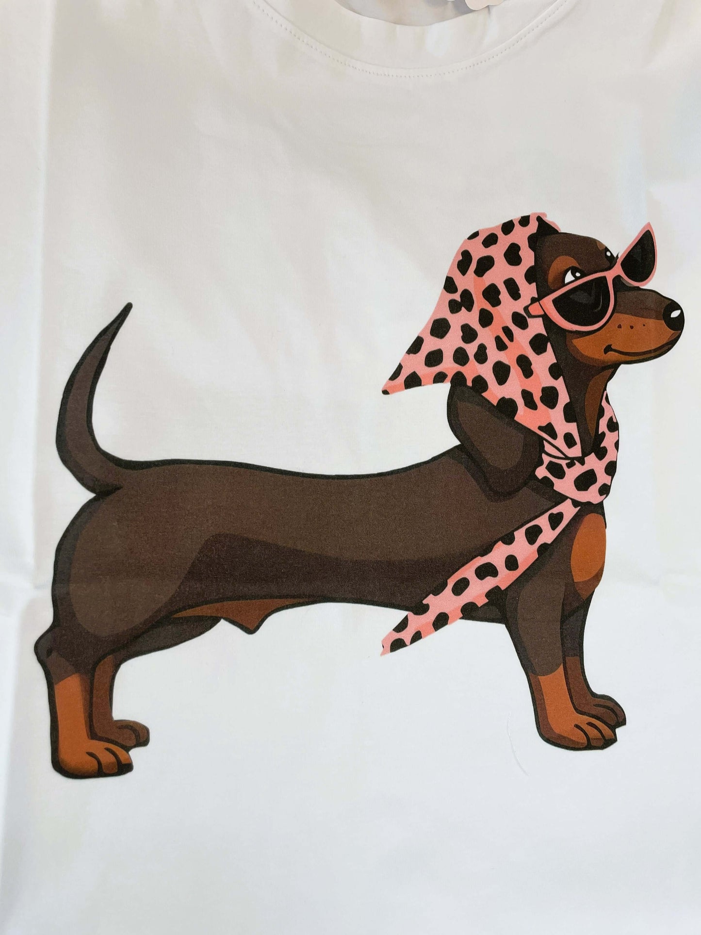 Weißes Kurzarmshirt mit Dackel Motiv