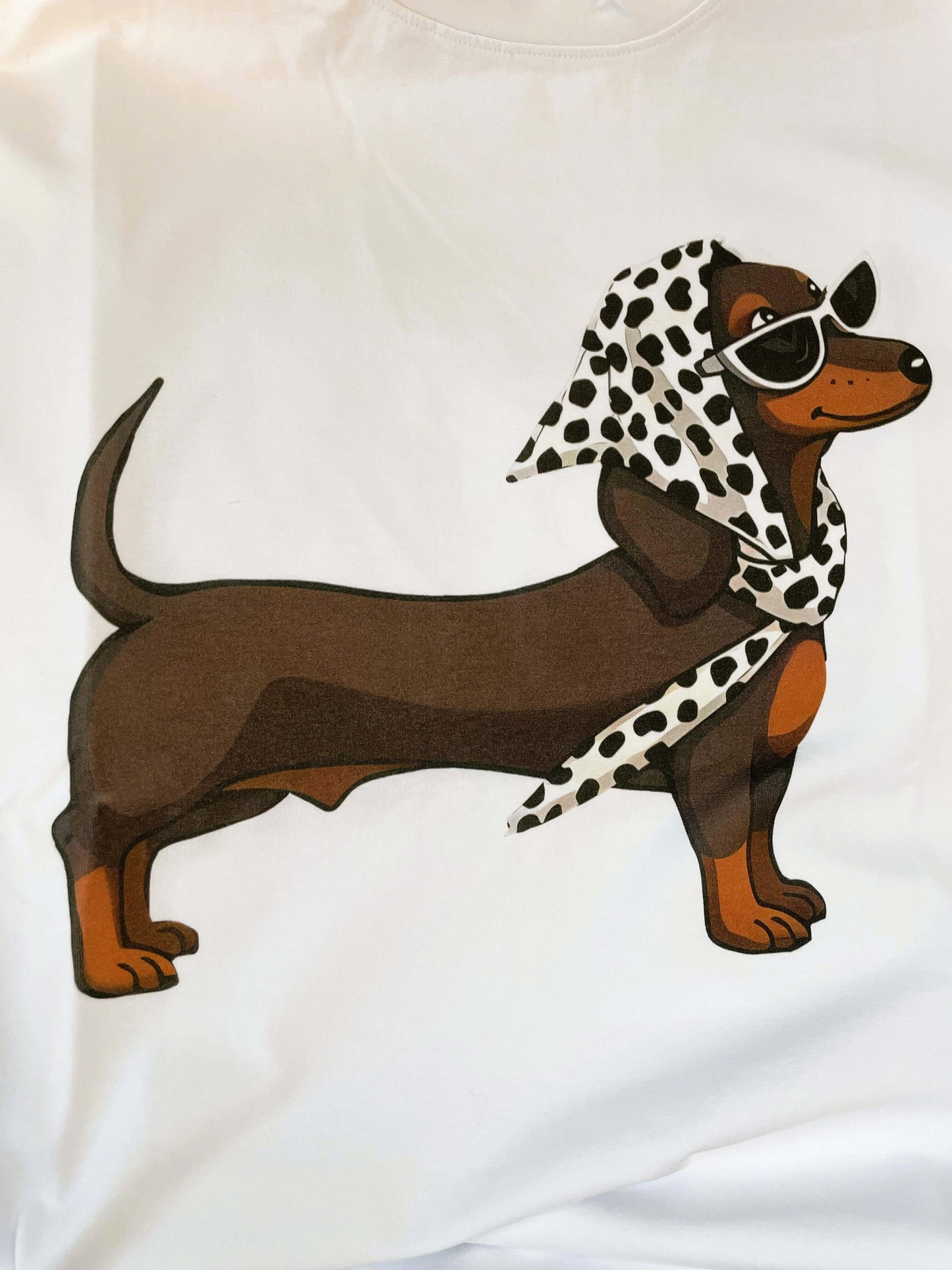 Weißes Kurzarmshirt mit Dackel Motiv