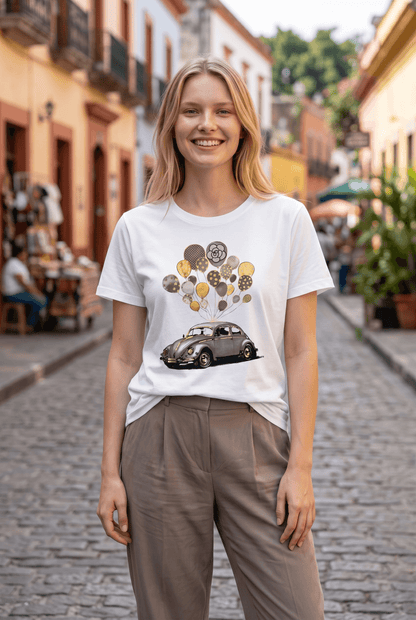 Weißes Kurzarmshirt mit Käferauto-Luftballons Motiv