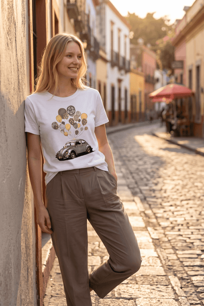 Weißes Kurzarmshirt mit Käferauto-Luftballons Motiv
