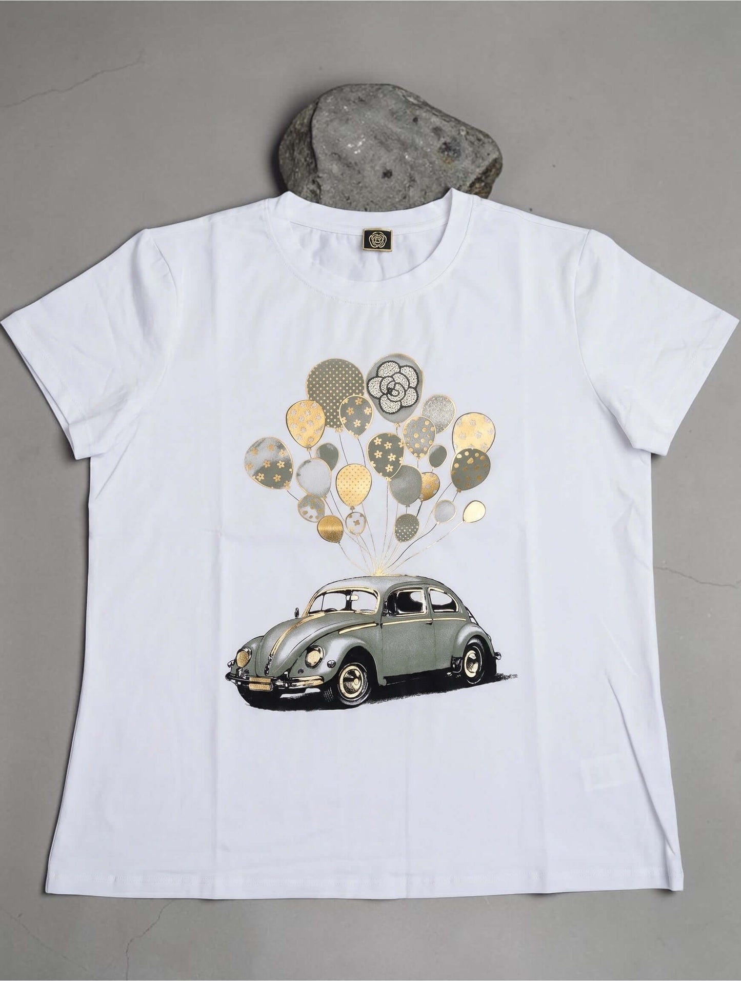 Weißes Kurzarmshirt mit Käferauto-Luftballons Motiv