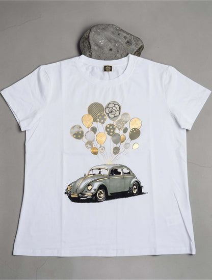 Weißes Kurzarmshirt mit Käferauto-Luftballons Motiv