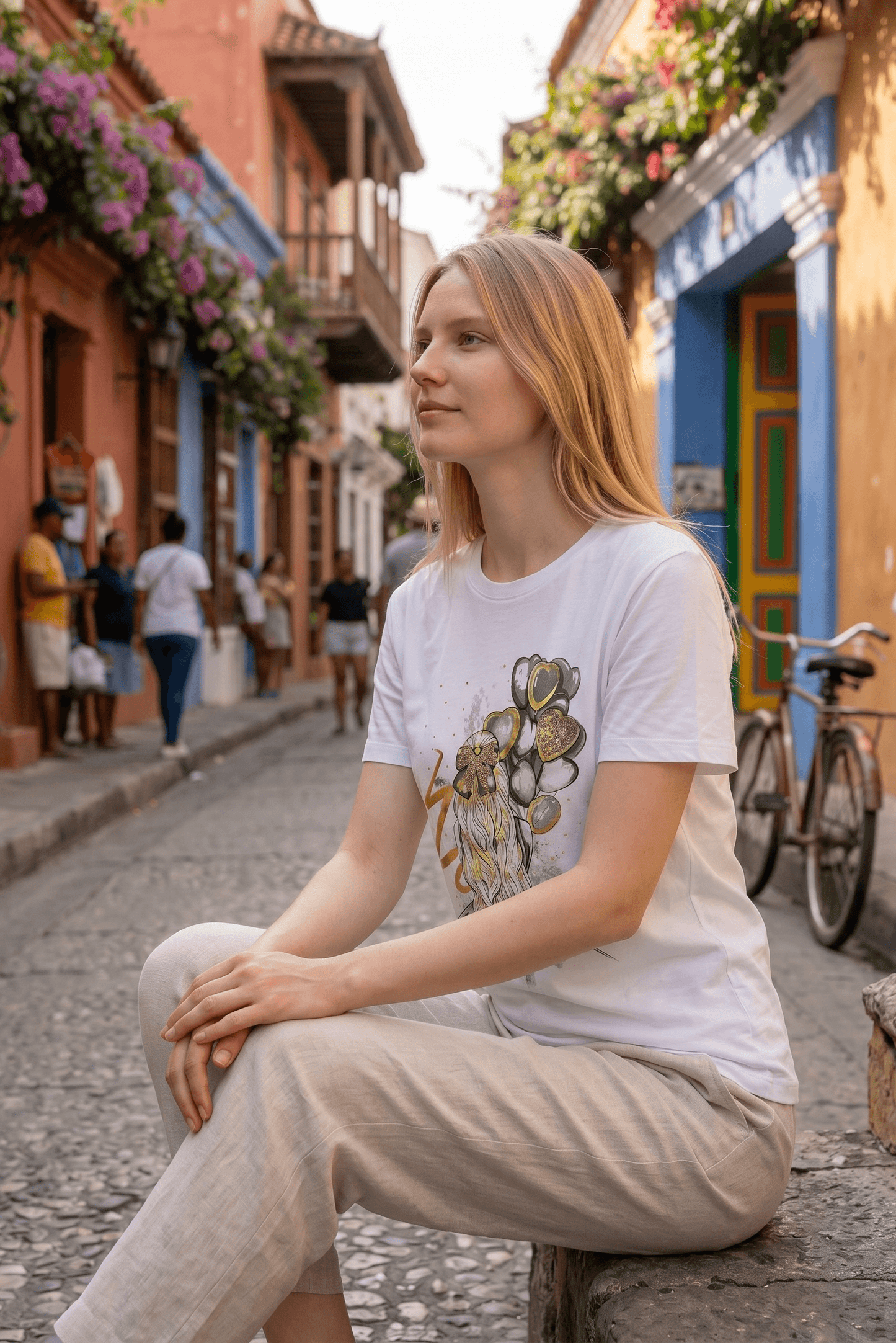 Weißes Kurzarmshirt mit Mädchen-Herzluftballons Motiv