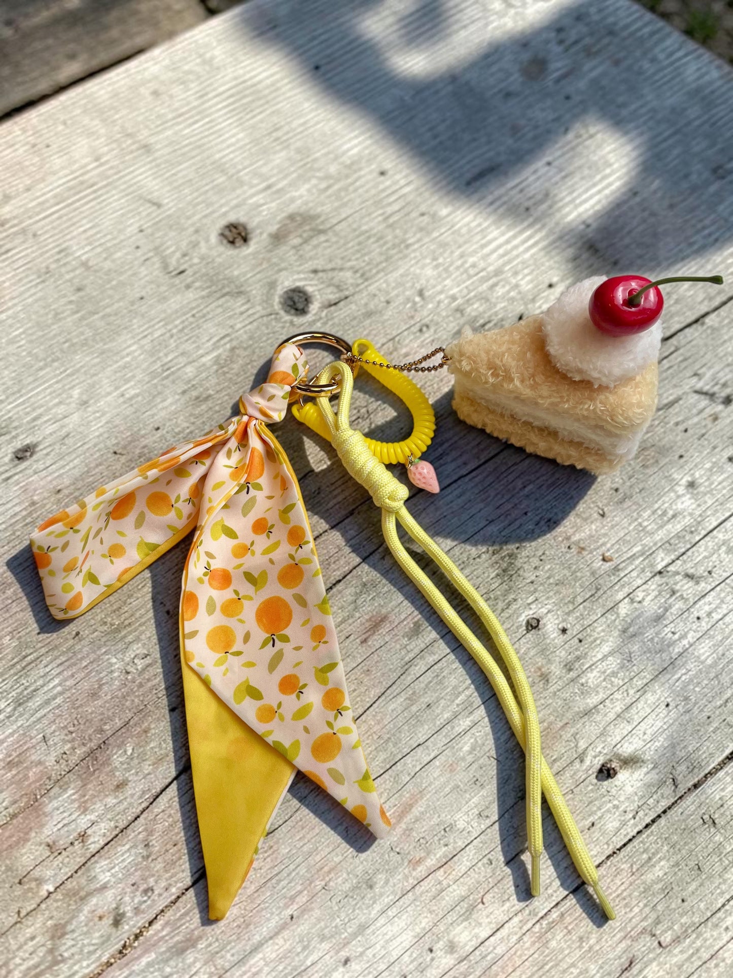 Lustige bunte Taschenanhänger