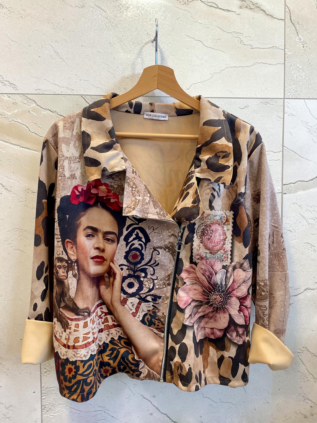 Italienische Veloursjacke mit Frida-Kahlo-Print