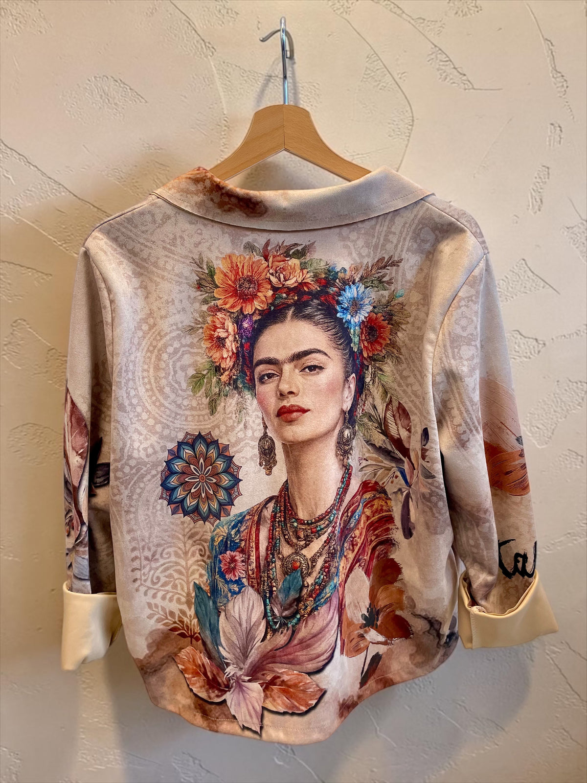 Italienische Veloursjacke mit Frida-Kahlo-Print