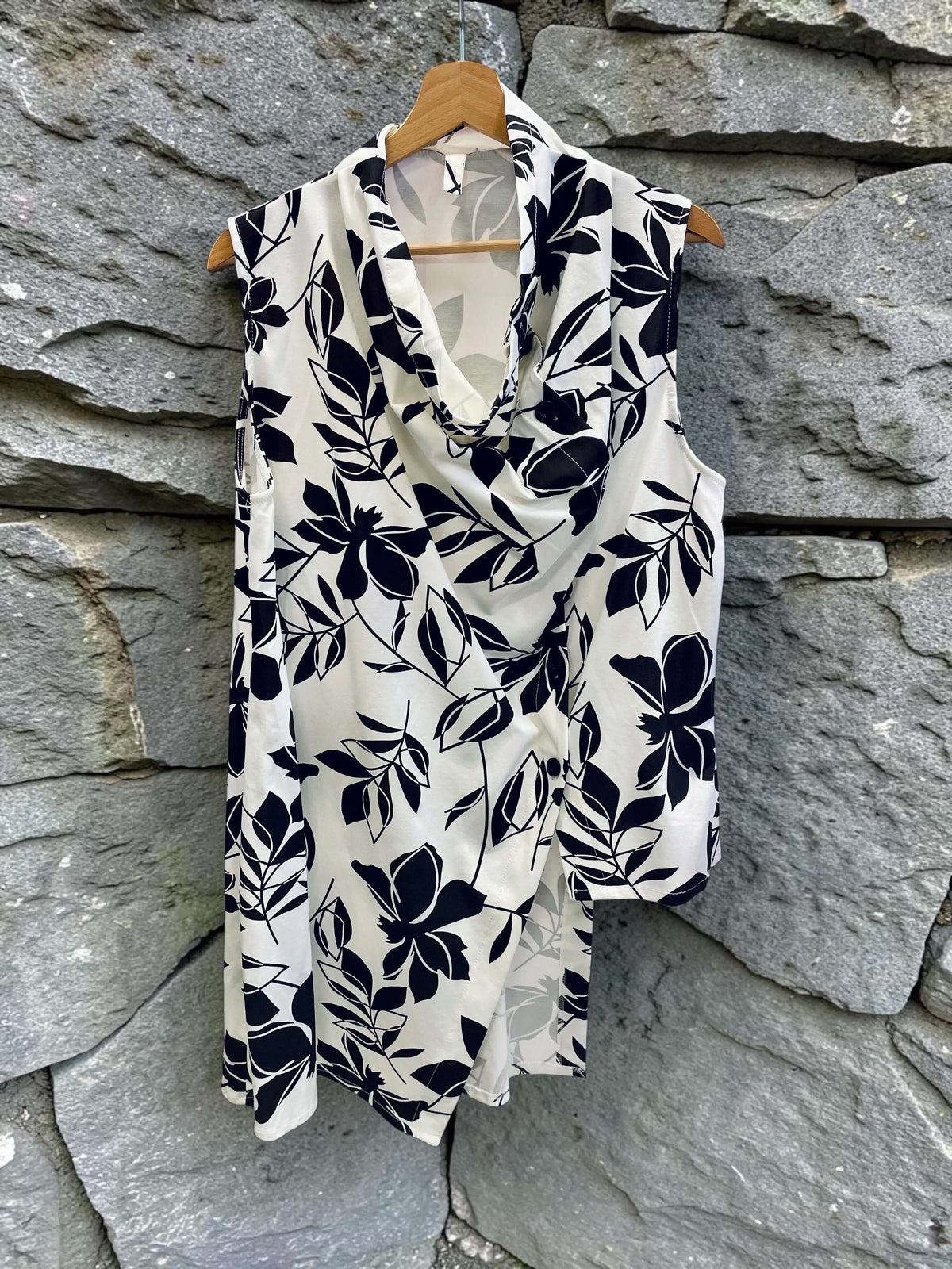 Bluse asymmetrisch ärmellos - Weiß/Schwarz gemustert