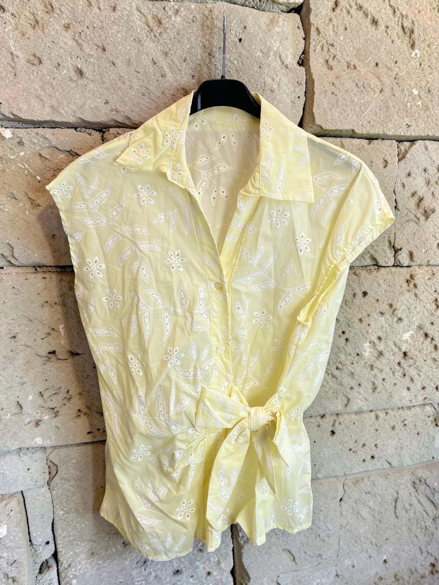 Ärmellose Bluse aus Baumwolle mit seitlicher Masche