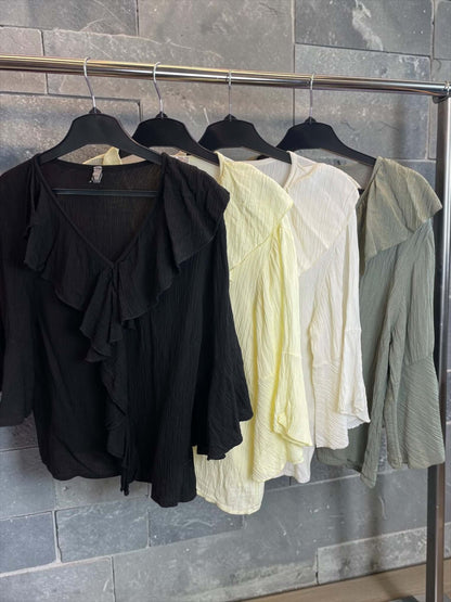 Rüschenbluse mit V-Ausschnitt und Silberfäden
